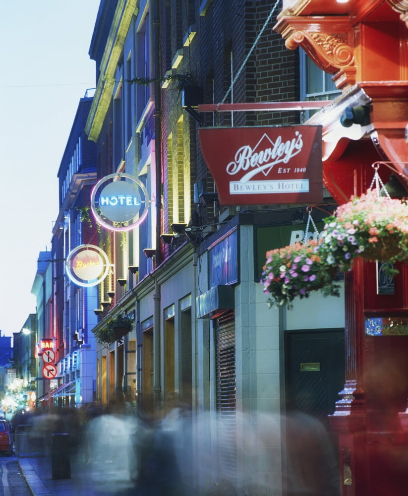 Temple Bar Dublin Co Dublin Ireland Dublins Cultural Quarter Canvas Art - The Irish Image Collection Design Pics (26 x 32)