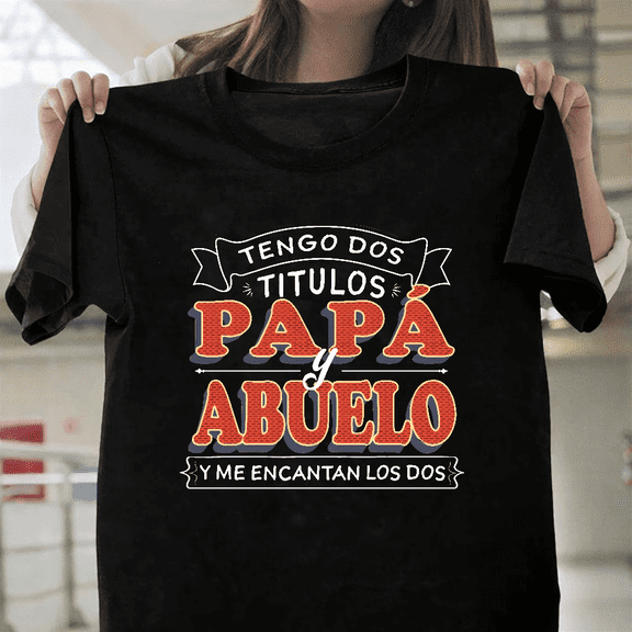 Tengo Dos Titulos Papa Y Abuelo Dia Del Padre Top Unisex T-Shirt, up to size 3XL.