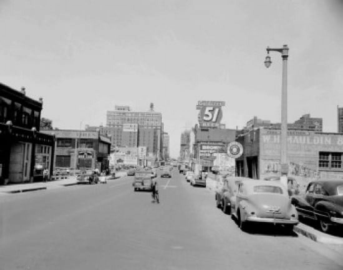 Tennessee Memphis Union Avenue Canvas Art - (18 x 24)