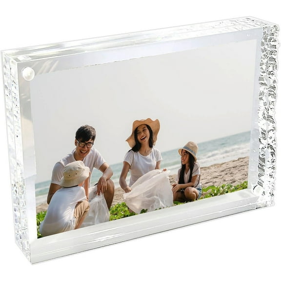 The CRYSTAL MAGNET 4x6 FRAME by Canetti - 4x6