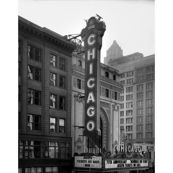 The Chicago Theater History (24 x 36)