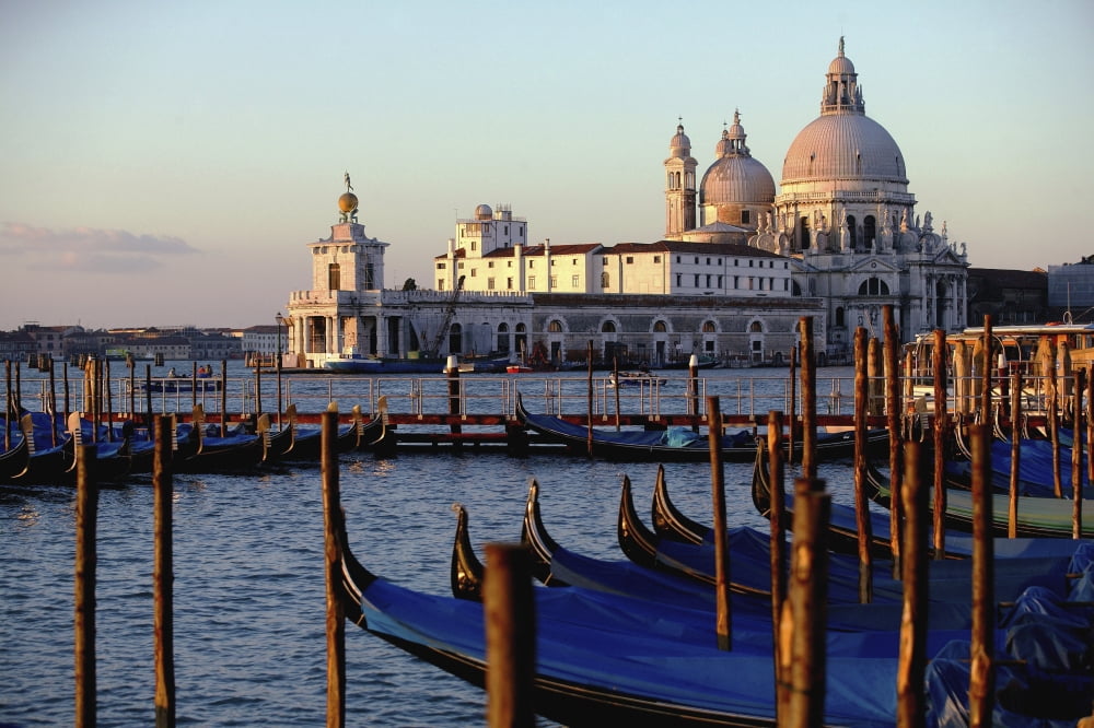 The Chiesa Di Santa Maria Della Salute And Gondolas Canvas Art - Doug McKinlay  Design Pics (34 x 22)