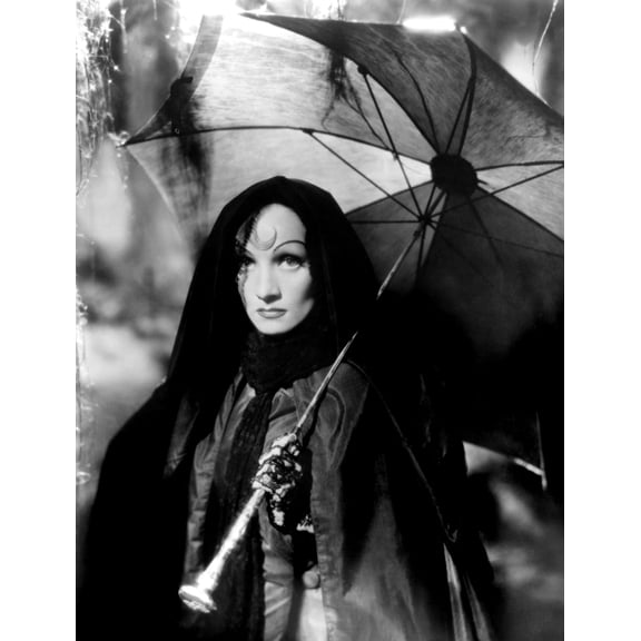 The Devil Is A Woman Marlene Dietrich 1935 Photo Print (8 x 10)