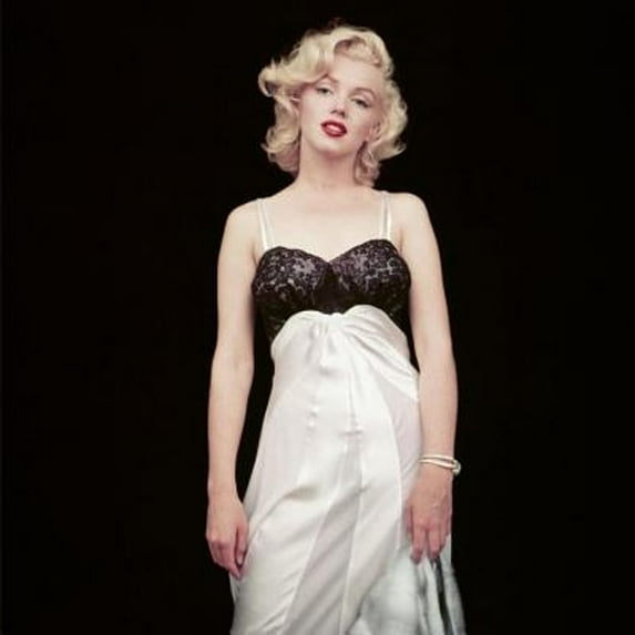 Pre-Owned The Essential Marilyn Monroe (Hardcover) 9781788840361