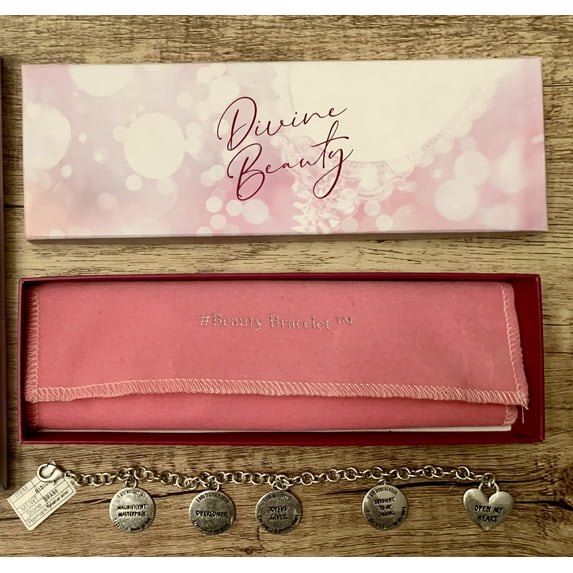 The Farmer And The Belle Divine Beauty Charm Bracelet, Child Size