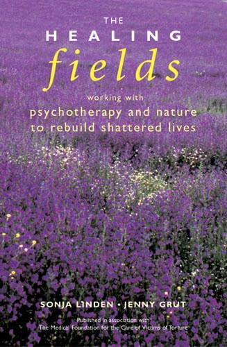 Pre-Owned The Healing Fields: Working With Psychotherapy and Nature to Rebuild Shattered Lives (Paperback) 0711220271 9780711220270