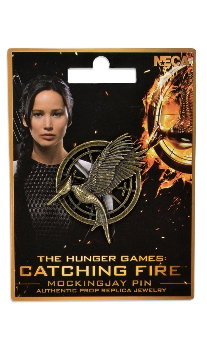 The replica of the pin jay mocking Katniss Everdeen (Jennifer