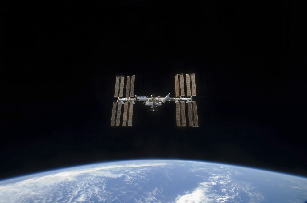 The International Space Station backdropped by Earths horizon Canvas Art - Stocktrek Images (35 x 23)