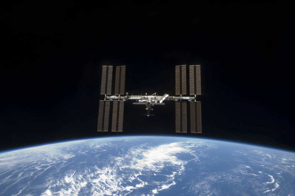 The International Space Station backdropped by Earths horizon Canvas Art - Stocktrek Images (35 x 23)
