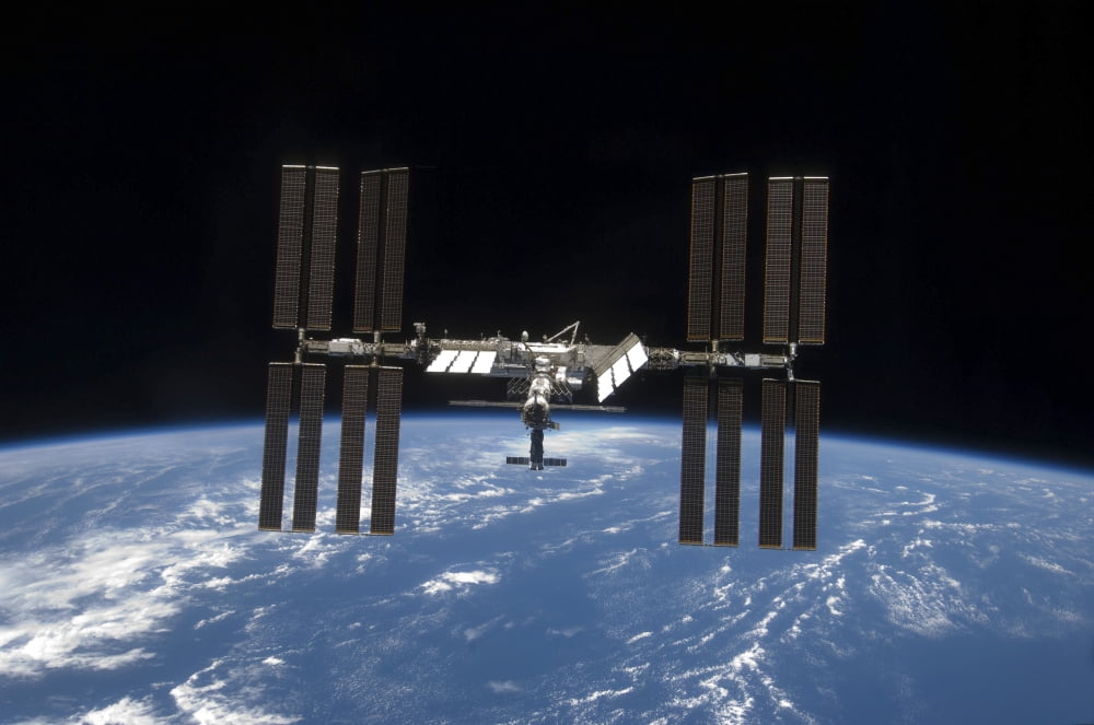 The International Space Station backdropped by Earths horizon Canvas Art - Stocktrek Images (35 x 23)