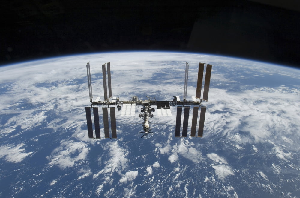 The International Space Station in orbit above Earth Canvas Art - Stocktrek Images (34 x 23)