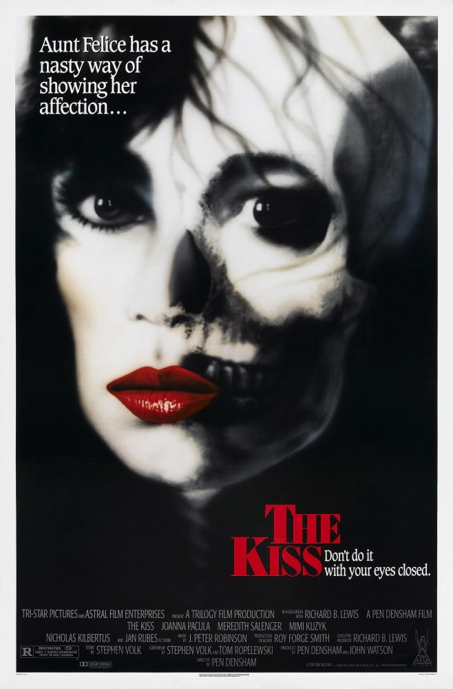 The Kiss Canvas Art - (18 x 24)