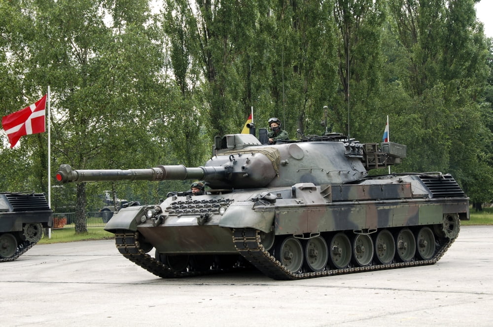 The Leopard 1A5 of the Belgian Army in action Canvas Art - Luc De JaegerStocktrek Images (17 x 12)