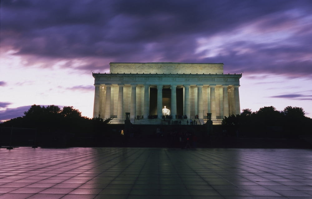 The Lincoln Memorial At West End Of National Mall At Dusk Canvas Art - Marc Jackson Design Pics (19 x 12)