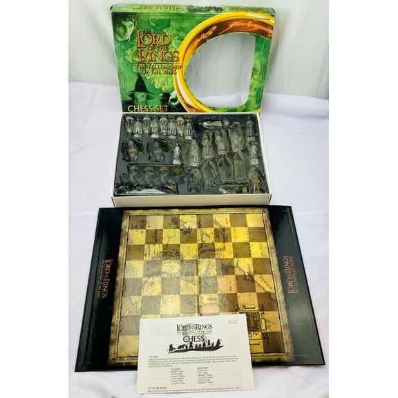 Lord of the Rings - Fellowship of the Ring Chess Set Great Condition
