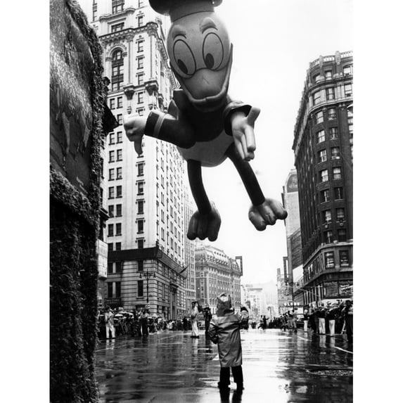 The Macy'S Thanksgiving Day Parade History (18 x 24)