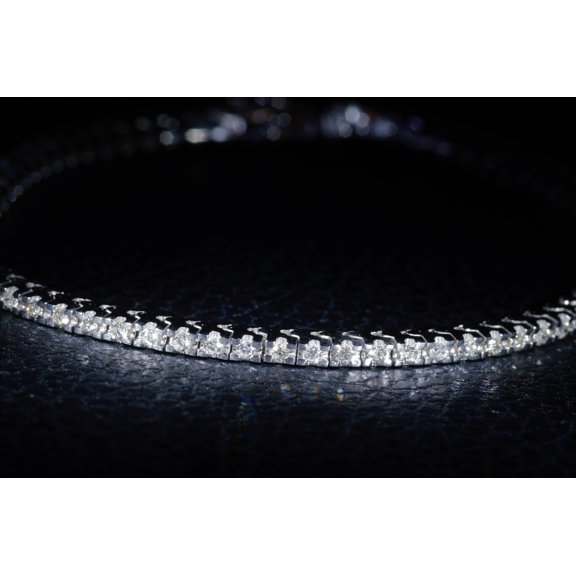 The Maya: 1.50 Carat Diamond Tennis Bracelet in 14 Karat White Gold