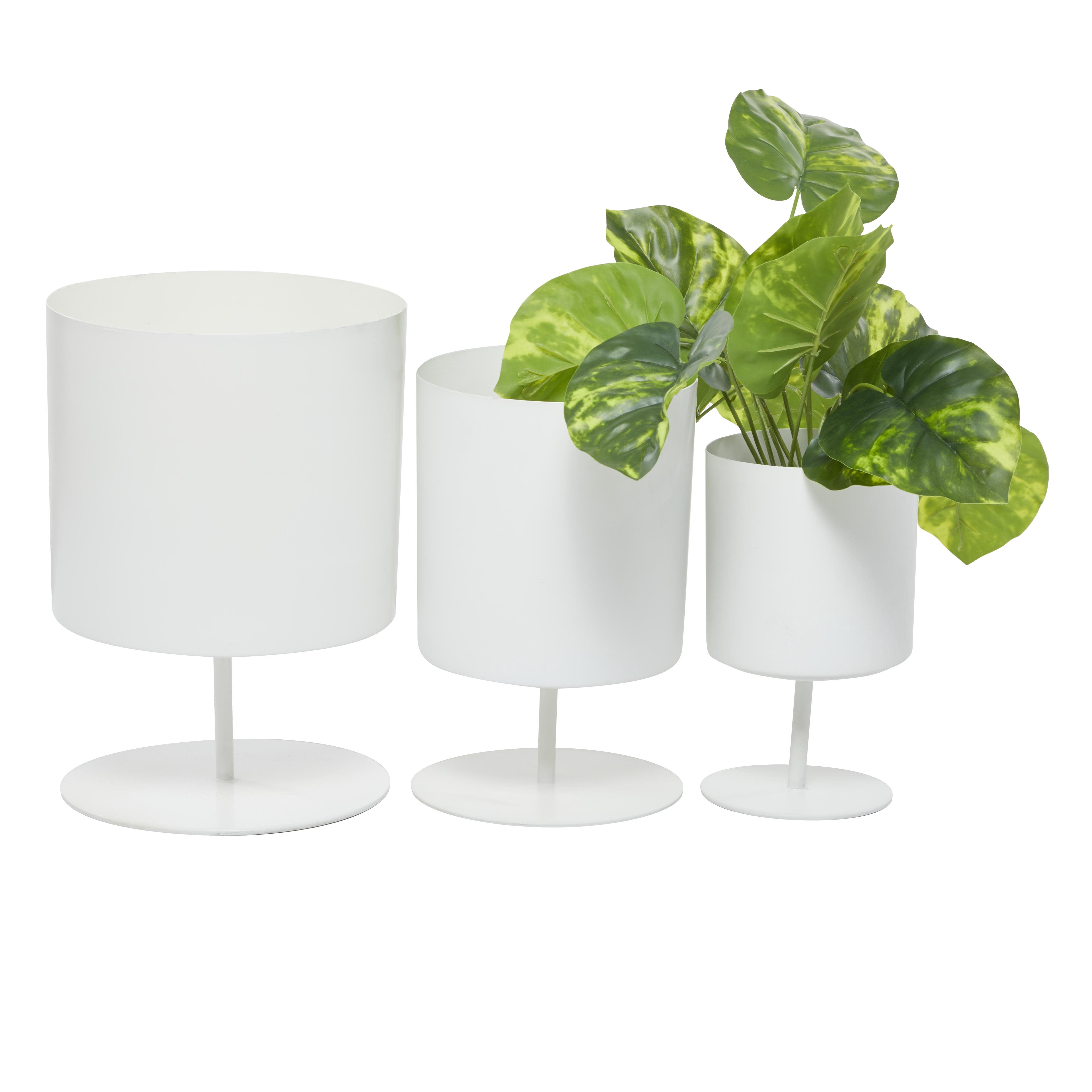 DecMode 14", 12", 10"H White Metal Planter (3 Count)