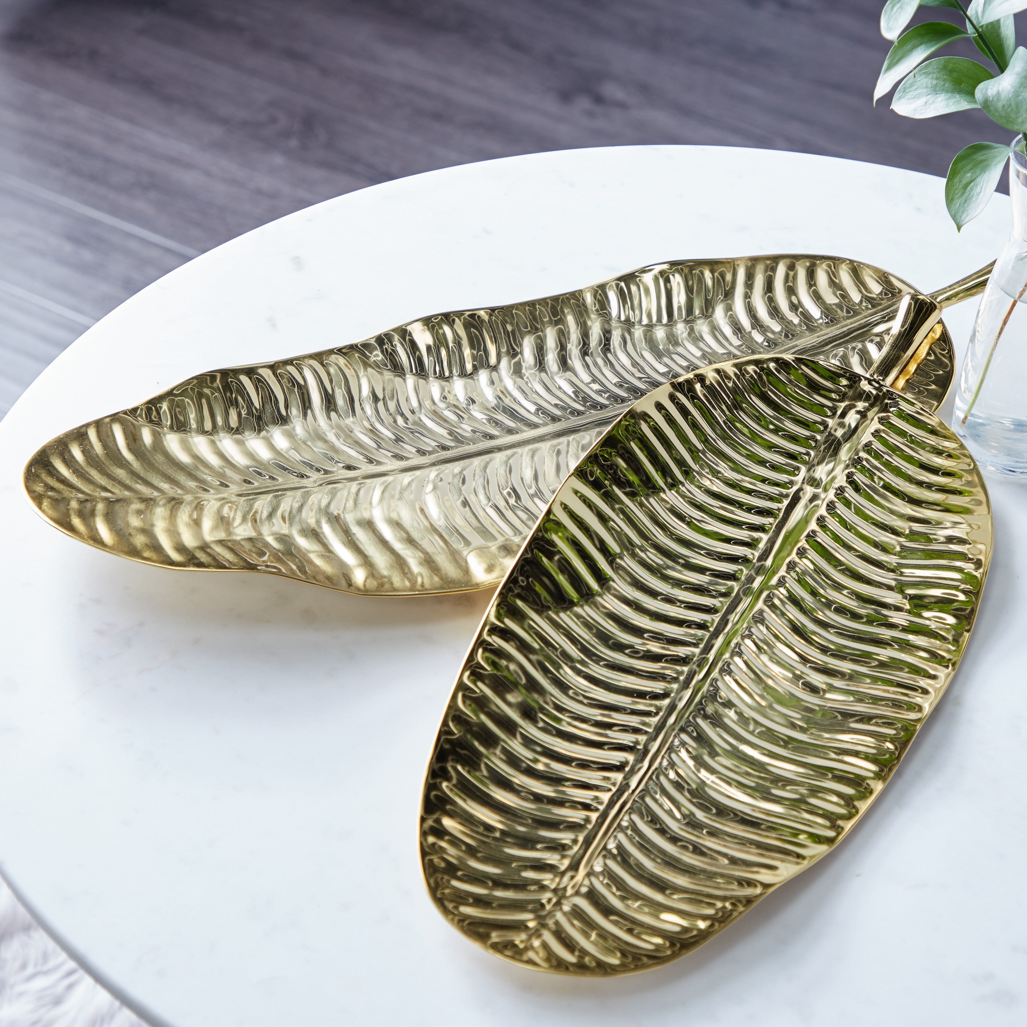 Elegant Gold Metal Leaf-Shaped Decorative Tray Set