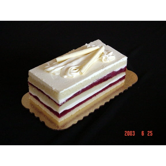 The Original Cakerie 6 Cut Super Size Strawberry Shortcake -- 2 per case.