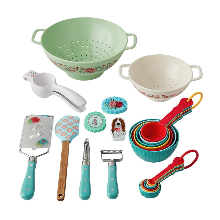 https://i5.walmartimages.com/seo/The-Pioneer-Woman-25-Piece-Kitchen-Set-with-Colanders-Measuring-Cups-Grater-Citrus-Press-Spatula-and-Clips_e4c8446a-93ec-4744-bcc1-397b751b91de.89c3e6b0af152408677ca69f88876b1d.jpeg?odnHeight=768&odnWidth=768&odnBg=FFFFFF