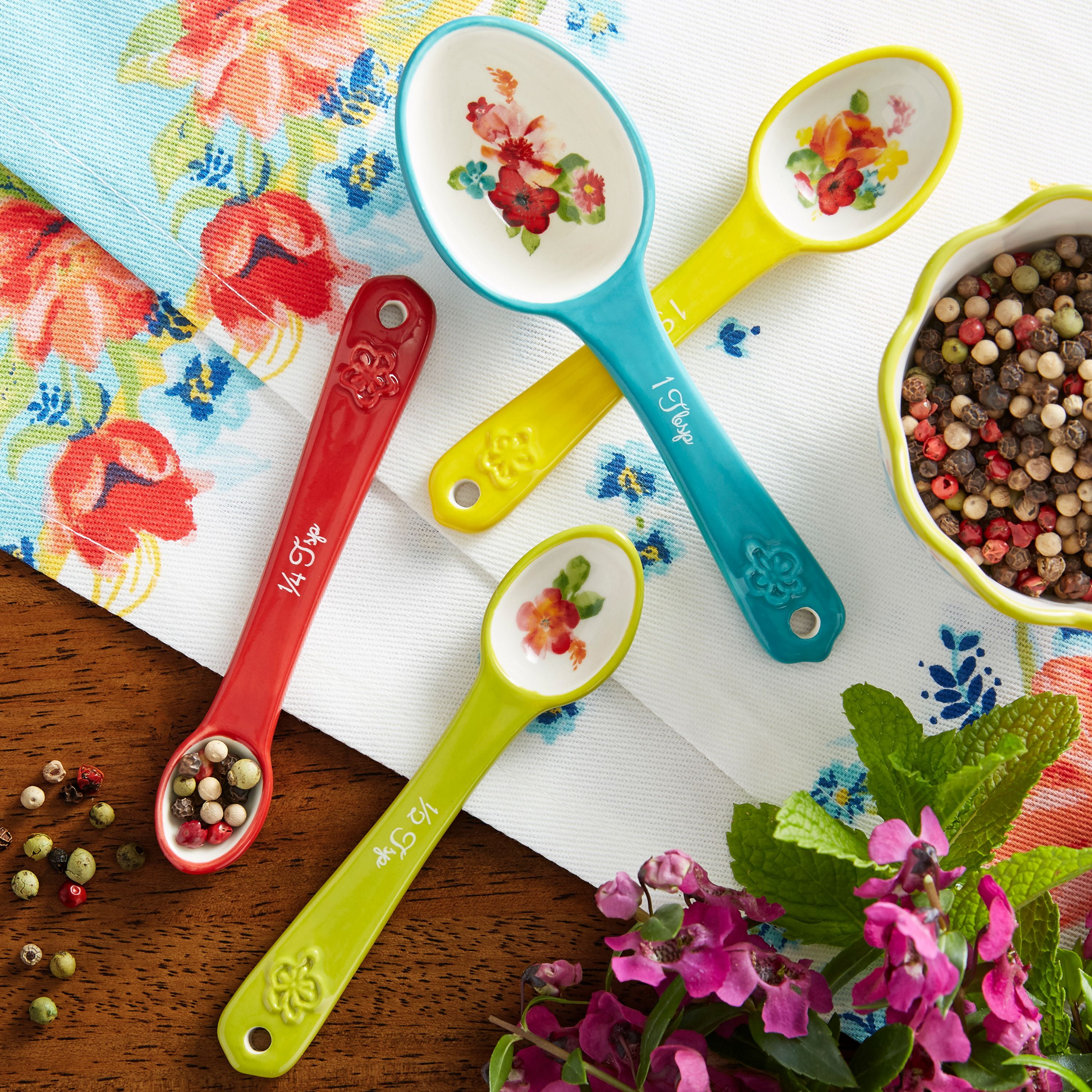 The Pioneer Woman 8 Piece Set - 4 Willow Measuring Scoops and 4 Winter  Bouquet Measuring Spoons Ceramic Floral