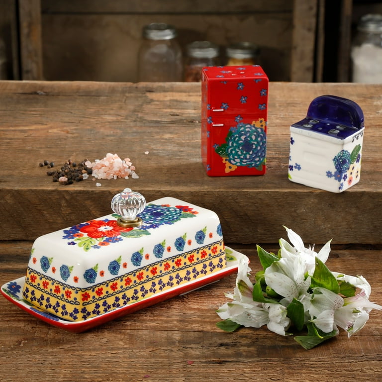 https://i5.walmartimages.com/seo/The-Pioneer-Woman-Dazzling-Dahlias-White-4-Piece-Butter-Dish-and-Salt-Pepper-Set_4fd0893d-41c2-4f28-af8f-02a087c89c41_3.246301def66a564d8fae7e60b5b55da6.jpeg?odnHeight=768&odnWidth=768&odnBg=FFFFFF