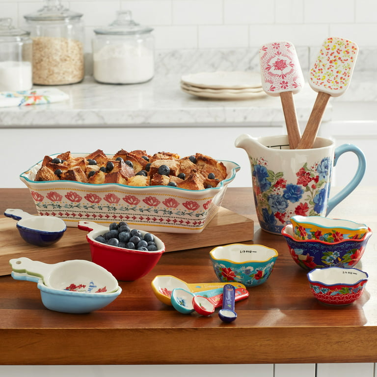https://i5.walmartimages.com/seo/The-Pioneer-Woman-Floral-Medley-16-Piece-Stoneware-Bakeware-Combo-Set_a55dd205-15a0-4d47-a6c7-f841e3de61ba_3.972d0ba405908fa3806b79fe8c89f6f1.jpeg?odnHeight=768&odnWidth=768&odnBg=FFFFFF