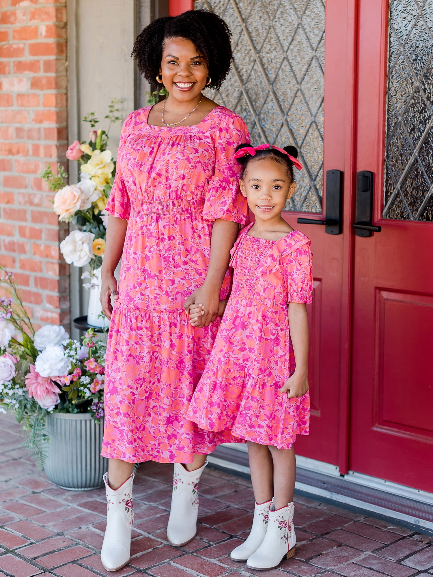 https://i5.walmartimages.com/seo/The-Pioneer-Woman-Mommy-and-Me-Toddler-Girl-Smocked-Square-Neck-Dress-Sizes-12-Months-6X_8ee2e132-00ce-4956-b563-81ac78f484b2.5312e17d43d3f7f094905b9c15932083.jpeg