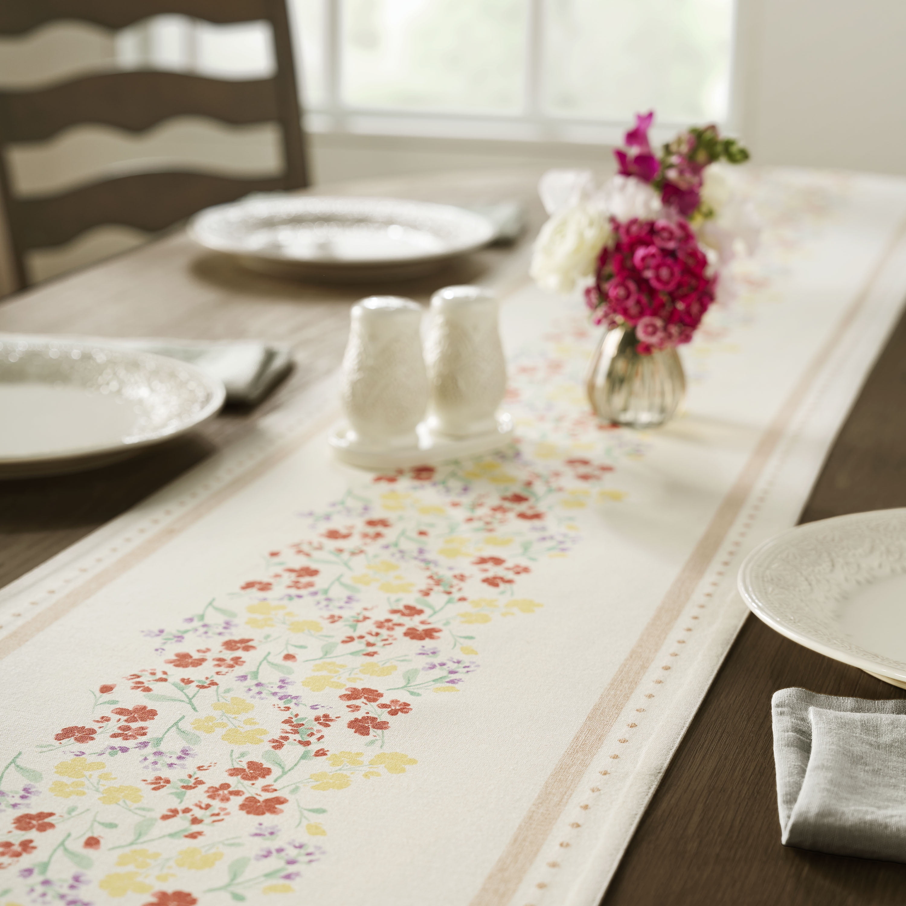 The Pioneer Woman Wildflower Fabric Table Runner, 14" x 90", Multicolor