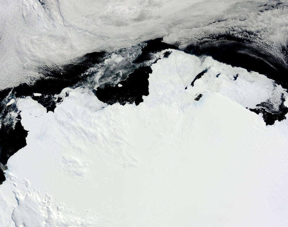 The Queen Mary Coast of Antarctica Canvas Art - Stocktrek Images (32 x 25)