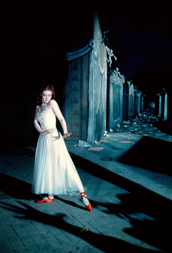 The Red Shoes Canvas Art - (16 x 20)