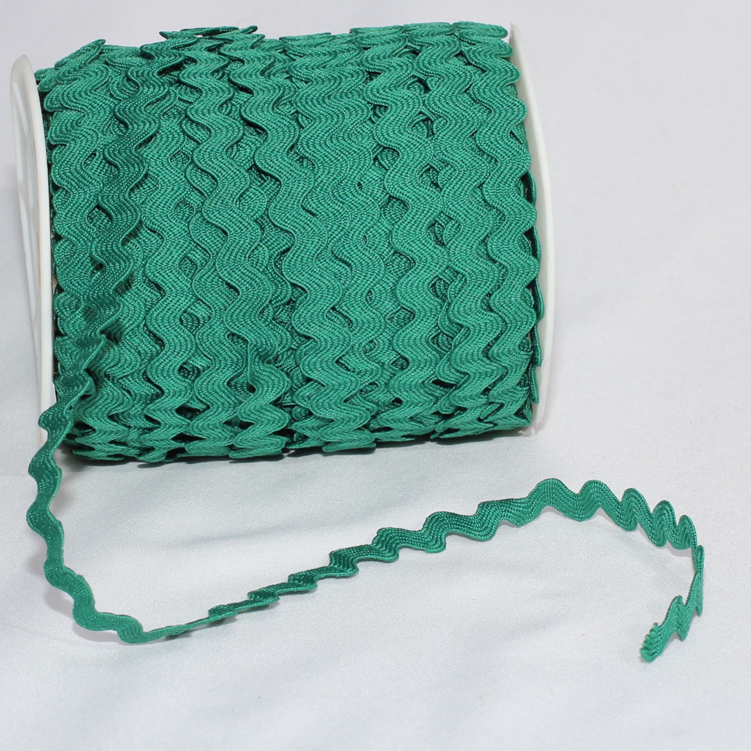 Green Woven Edge Ric Rac Christmas Craft Ribbon 0.25
