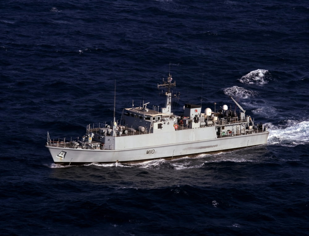 The Royal Navy mine countermeasures ship HMS Ramsey Canvas Art - Stocktrek Images (32 x 25)
