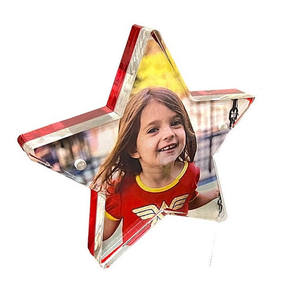 The STAR Magnet Frame 5x5 CLEAR RED by Canetti - 5x5
