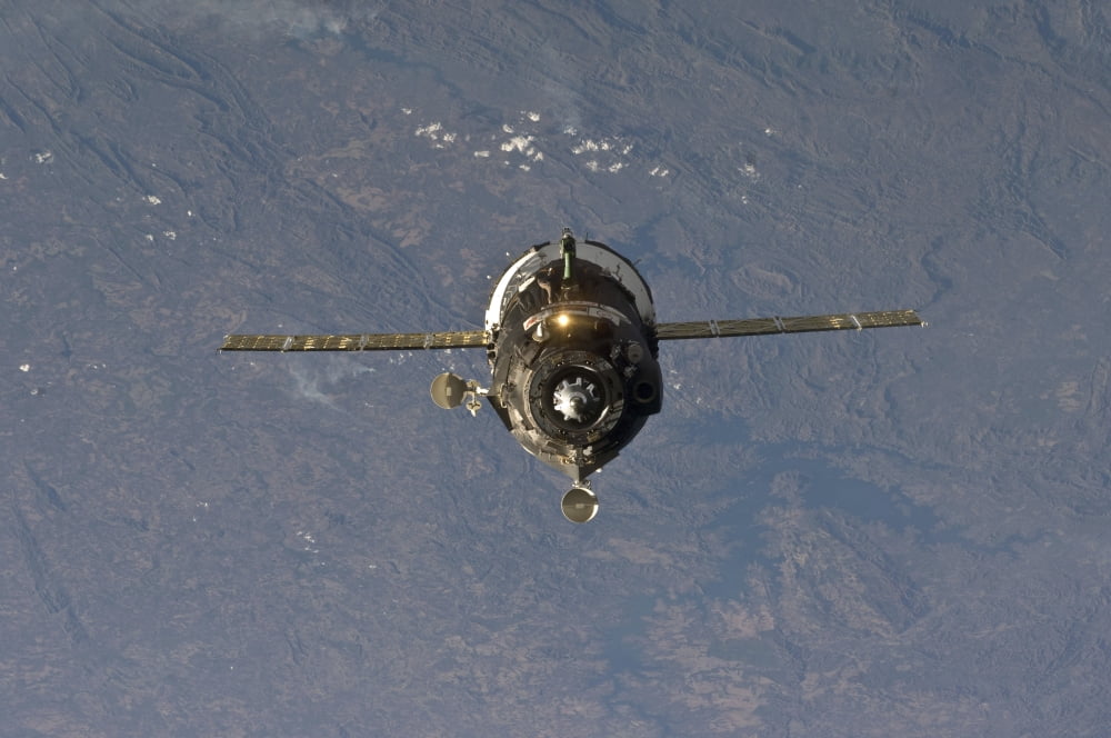 The Soyuz TMA-19 spacecraft Canvas Art - Stocktrek Images (34 x 23)