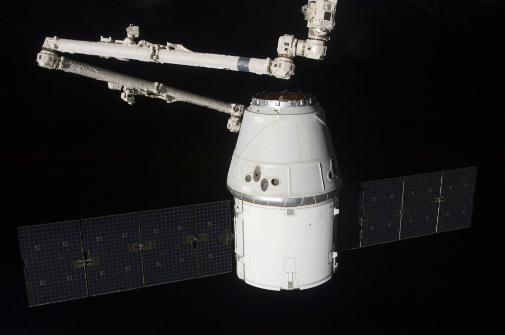 The SpaceX Dragon cargo craft Canvas Art - Stocktrek Images (34 x 23)