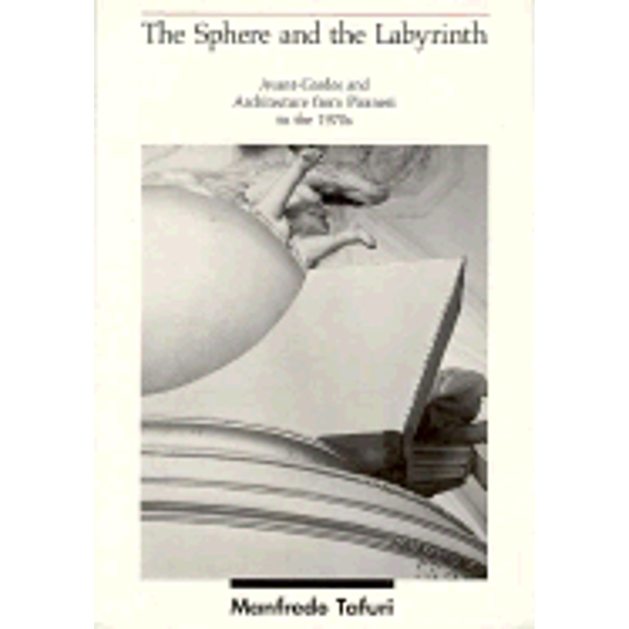 The Sphere and the Labyrinth マントレード・タフリ著