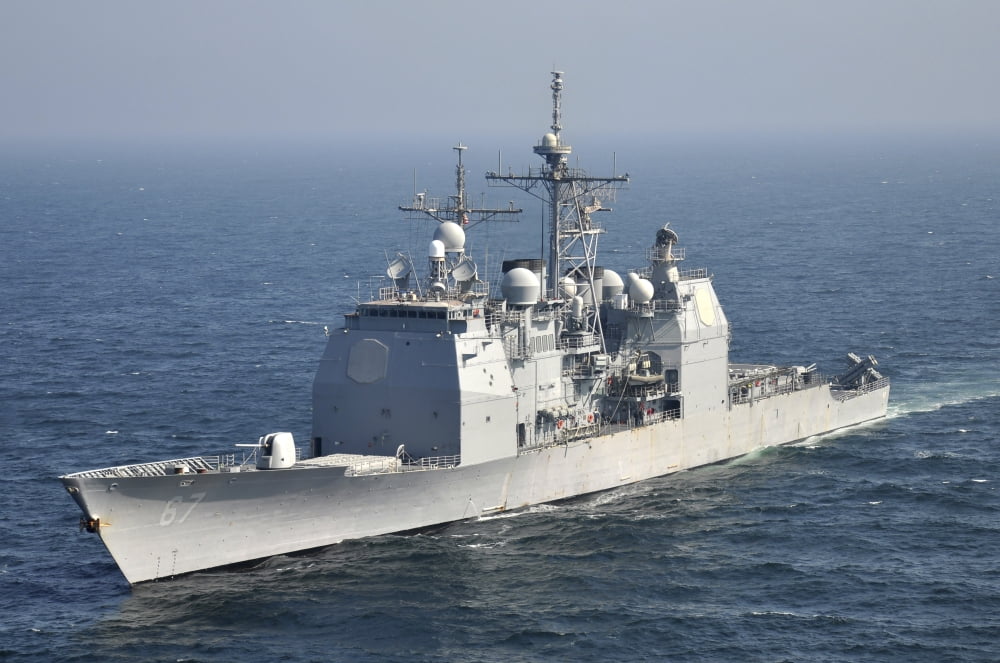 The Ticonderoga-class guided-missile cruiser USS Shiloh Canvas Art - Stocktrek Images (35 x 23)
