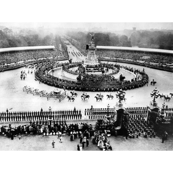 The View From Buckingham Palace Of The Victoria Monument History (24 x 18)