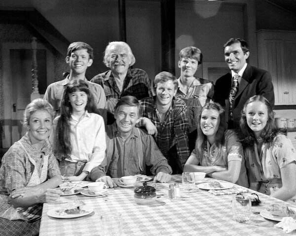 The Waltons all cast pose of family in kitchen around dining table poster 16x20