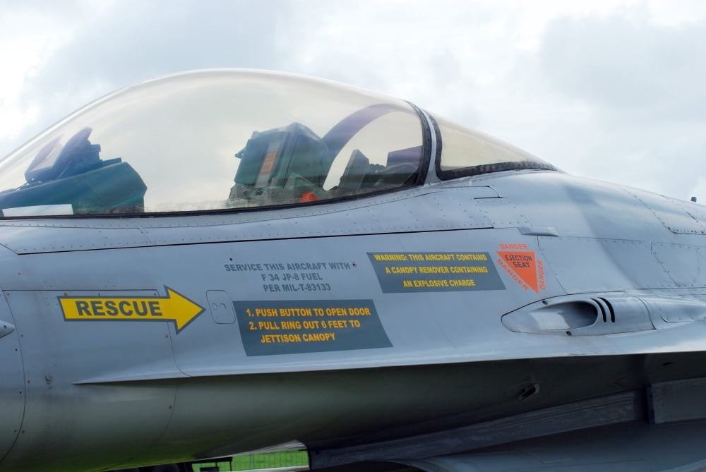 The cockpit of an F-16 Fighting Falcon Canvas Art - Luc De JaegerStocktrek Images (17 x 12)