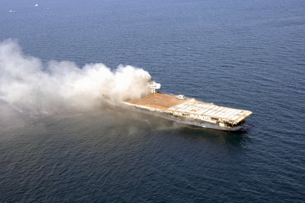 The ex-Oriskany a decommissioned aircraft carrier is sunk off the coast of Florida Canvas Art - Stocktrek Images (34 x 23)