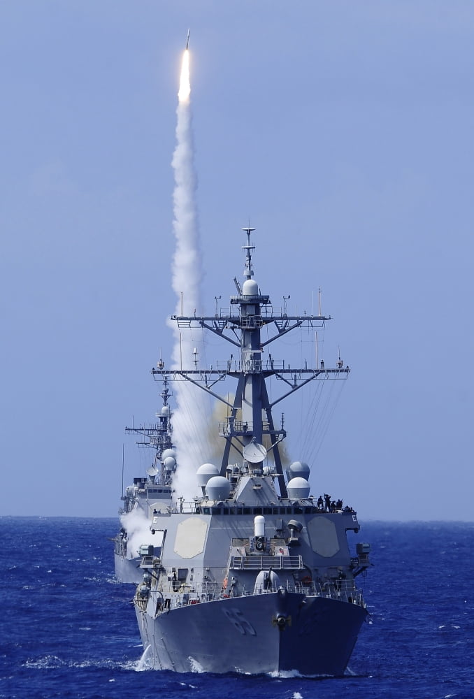 The guided-missile destroyer USS Benfold fires a surface-to-air missile off the coast of Hawaii Canvas Art - Stocktrek Images (23 x 34)