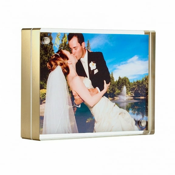 The original acrylic MAGNET FRAME 5x7 with Metallic-Gold edge by Canetti - 5x7