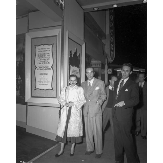 The premiere of Mourning Becomes Electra Photo Print (24 x 30)