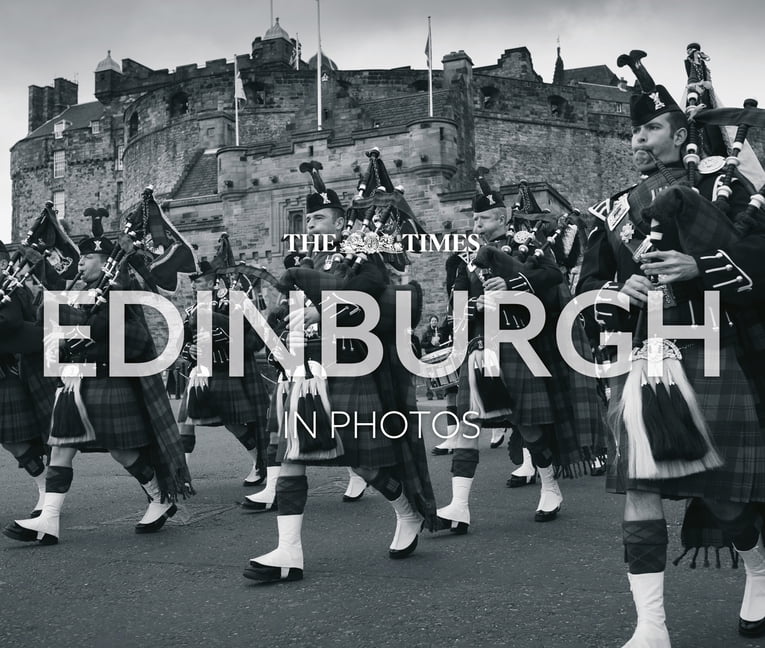 The the Times Edinburgh in Photos: A History of Scotland's Capital Through the Camera Lens, (Hardcover)