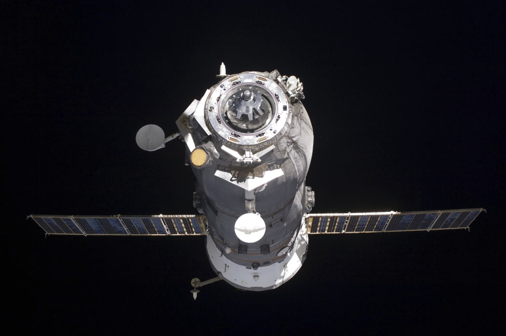 The unpiloted ISS Progress 42 supply vehicle Canvas Art - Stocktrek Images (34 x 23)