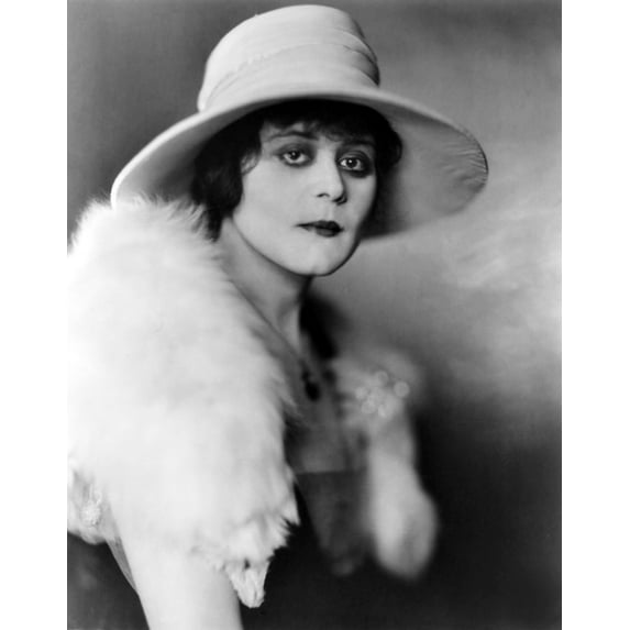 Theda Bara Ca. Early 1920S Photo Print (8 x 10)