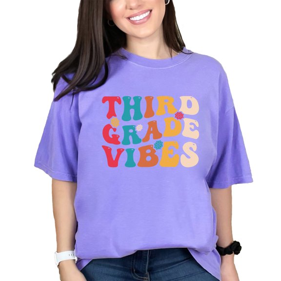 Third Grade Vibes, Elementary School Teacher Quote, Groovy Retro Wavy Text, Violet Comfort Colors T-Shirt, 2XL